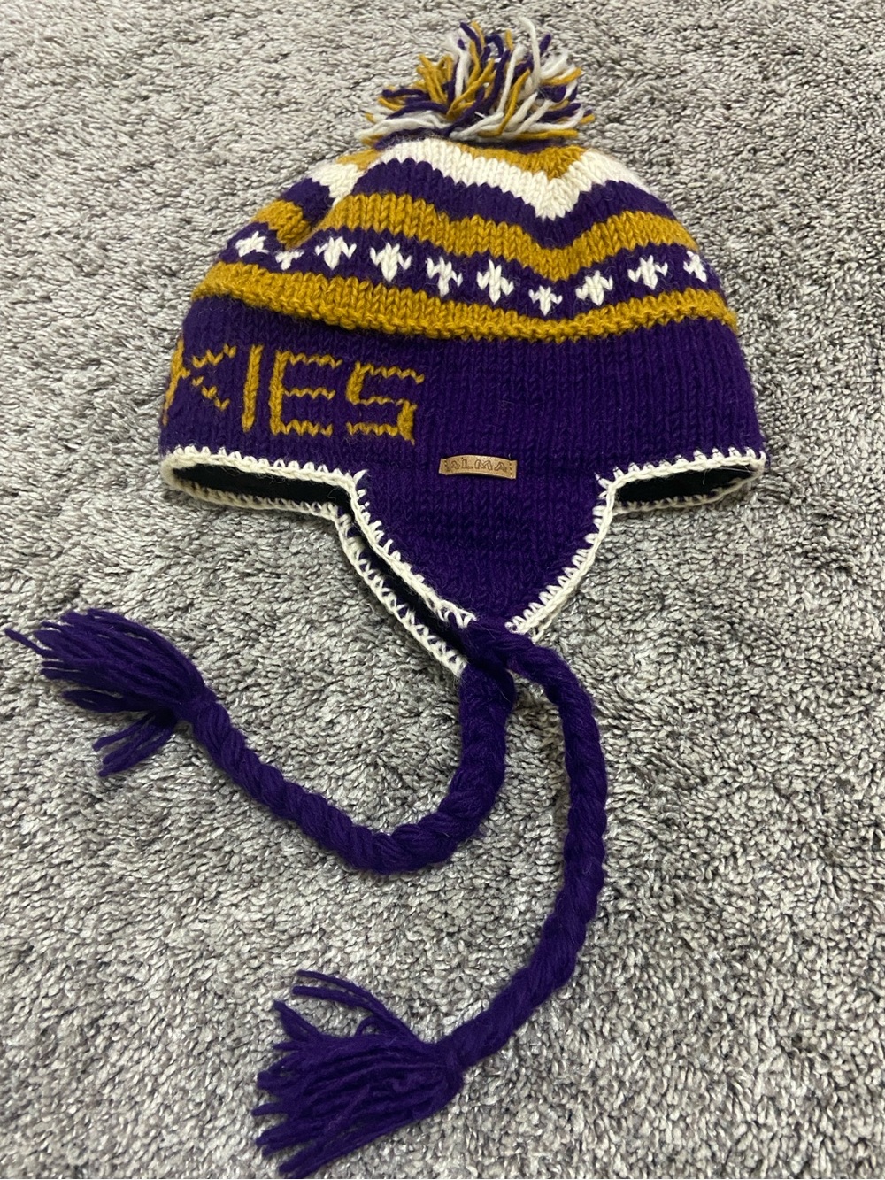 Vintage UW Huskies beanie hat wool handmade